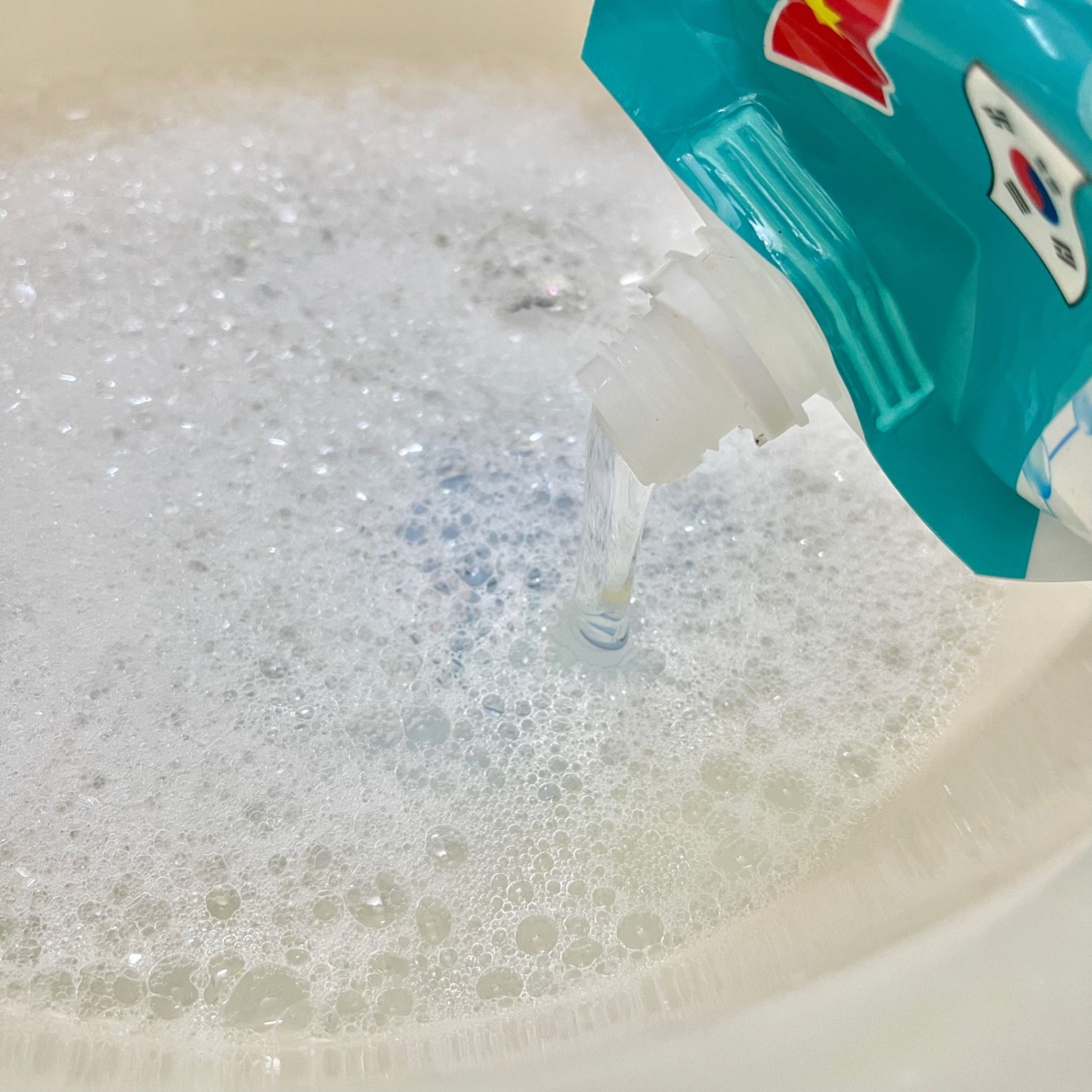 Nước giặt xả Owell dạng túi Hương Nước Hoa