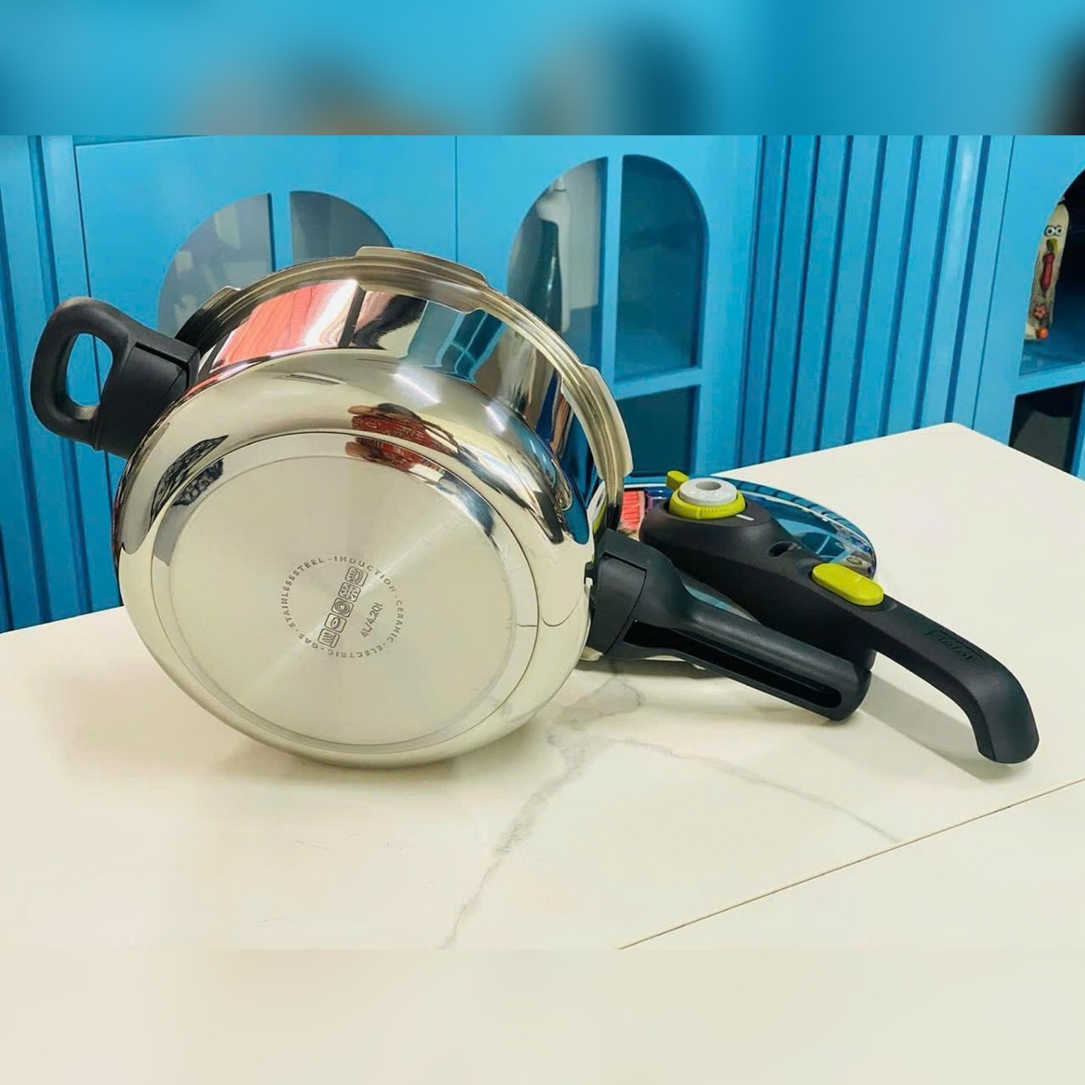 Nồi áp suất cơ inox Tefal Secure 5 Neo 6L - tay cầm đen, núm vặn xanh lá