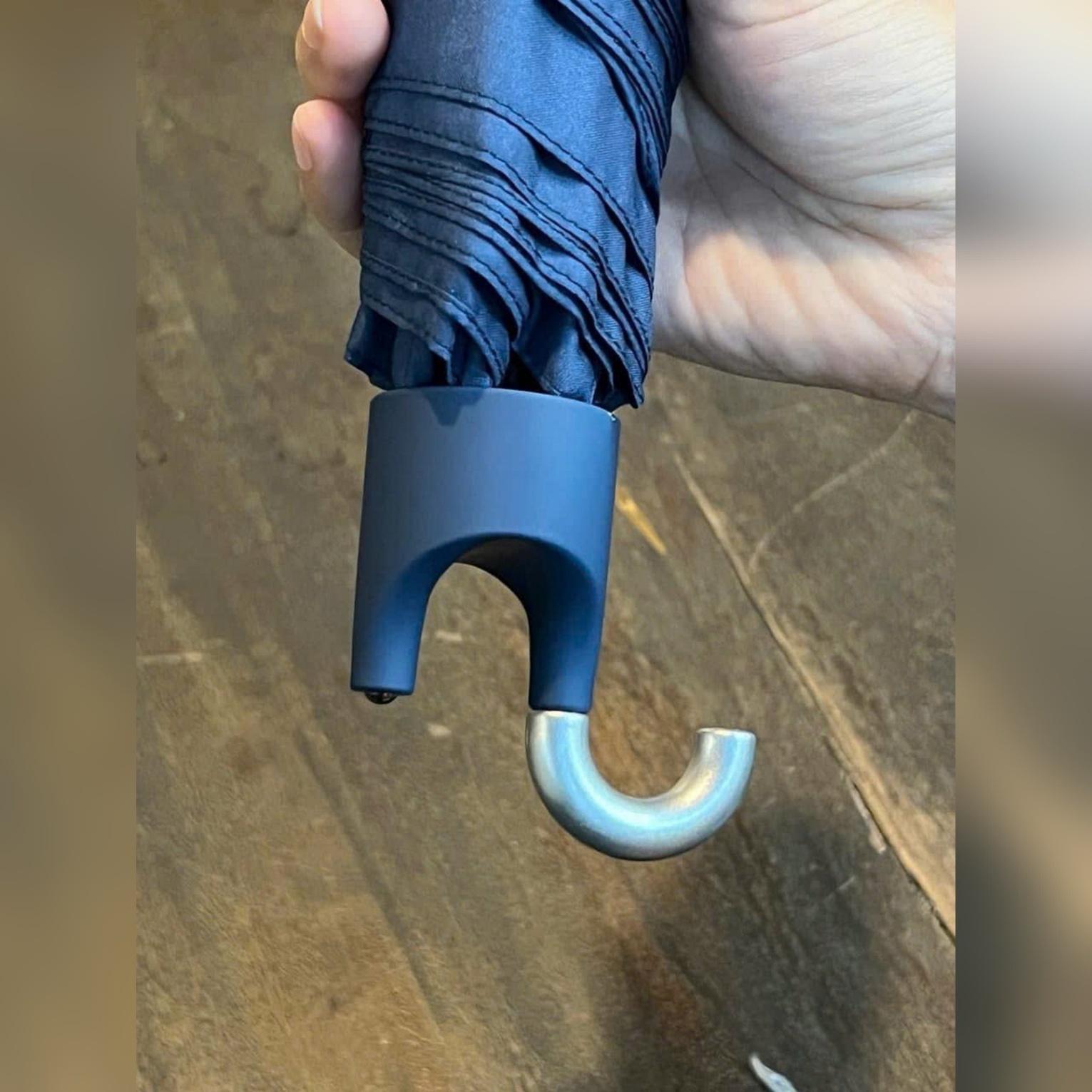 Ô gấp gọn siêu nhẹ có móc treo Kaiyo, màu xanh navy