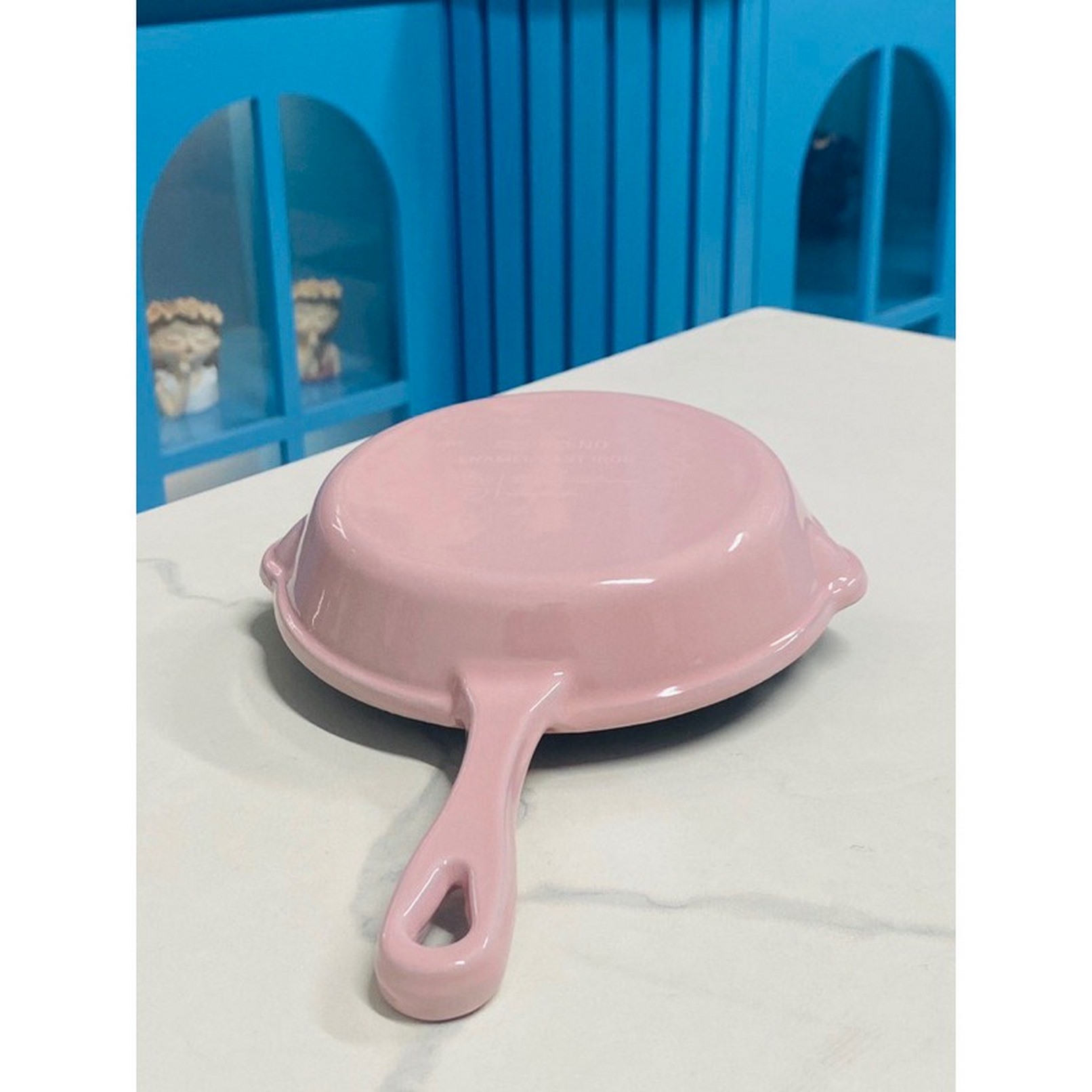Chảo gang Oceno có vòi rót màu hồng 16cm
