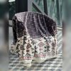 Chăn lông tuyết Kaiyo hàng Nhật 2m x 2.3m (màu trắng họa tiệt ghi đỏ, xanh họa tiết hình vuông, họa tiết con tuần lộc)