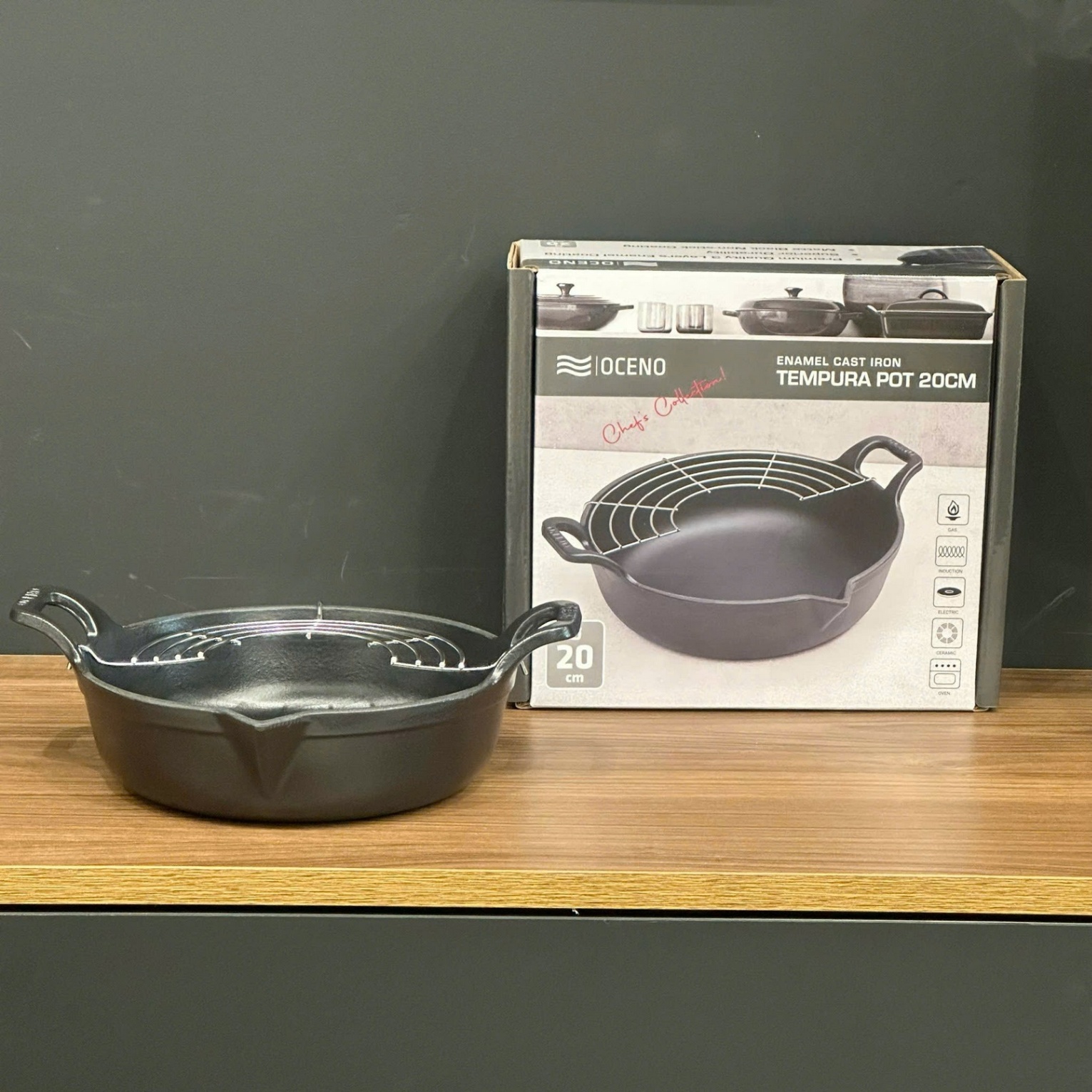 Chảo gang Oceno Matte Black có vòi rót 20cm