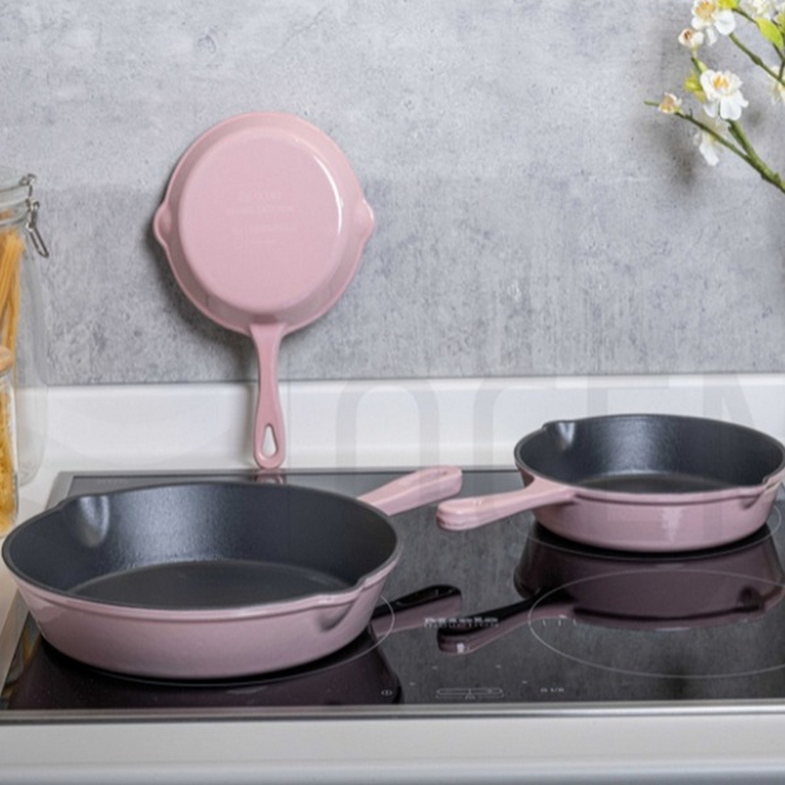 Chảo gang Oceno có vòi rót màu hồng 16cm