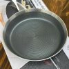 Chảo inox chống dính hoa văn nổi Tri-Ply đáy liền Kaiyo, size 26cm