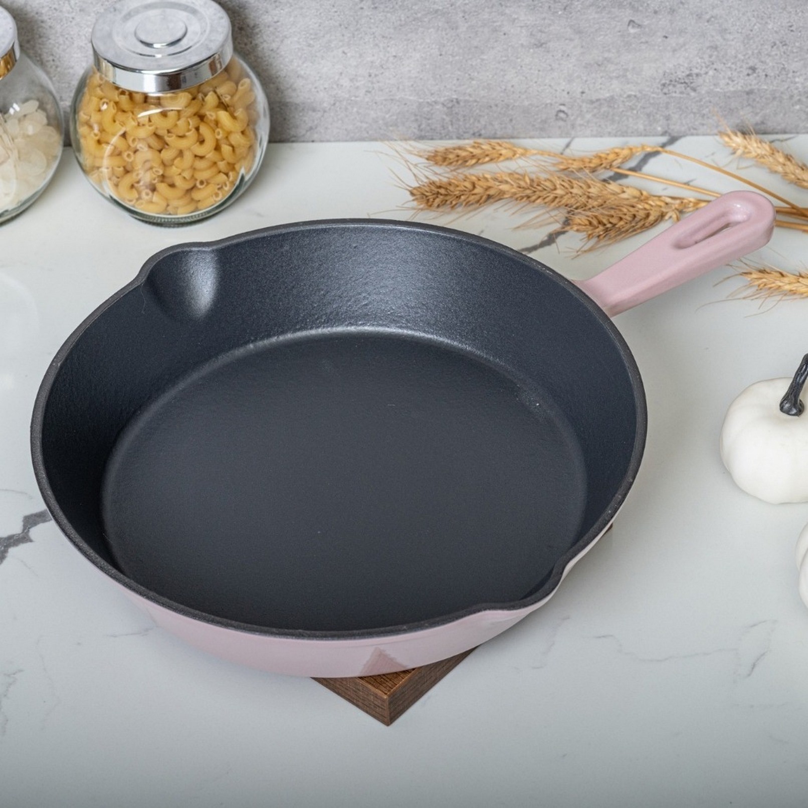 Chảo gang Oceno có vòi rót màu hồng 16cm