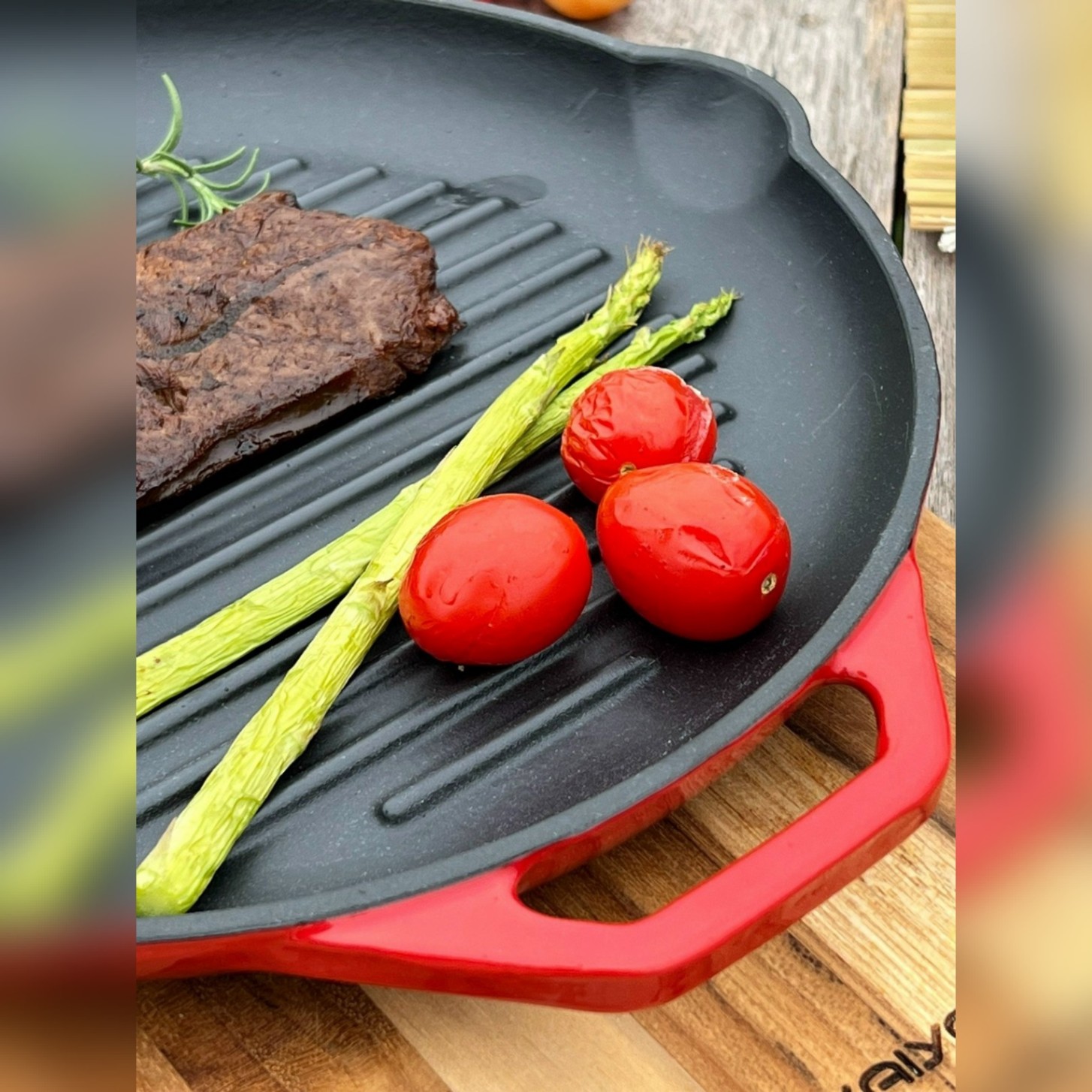Chảo gang nướng Oceno 26cm màu đỏ