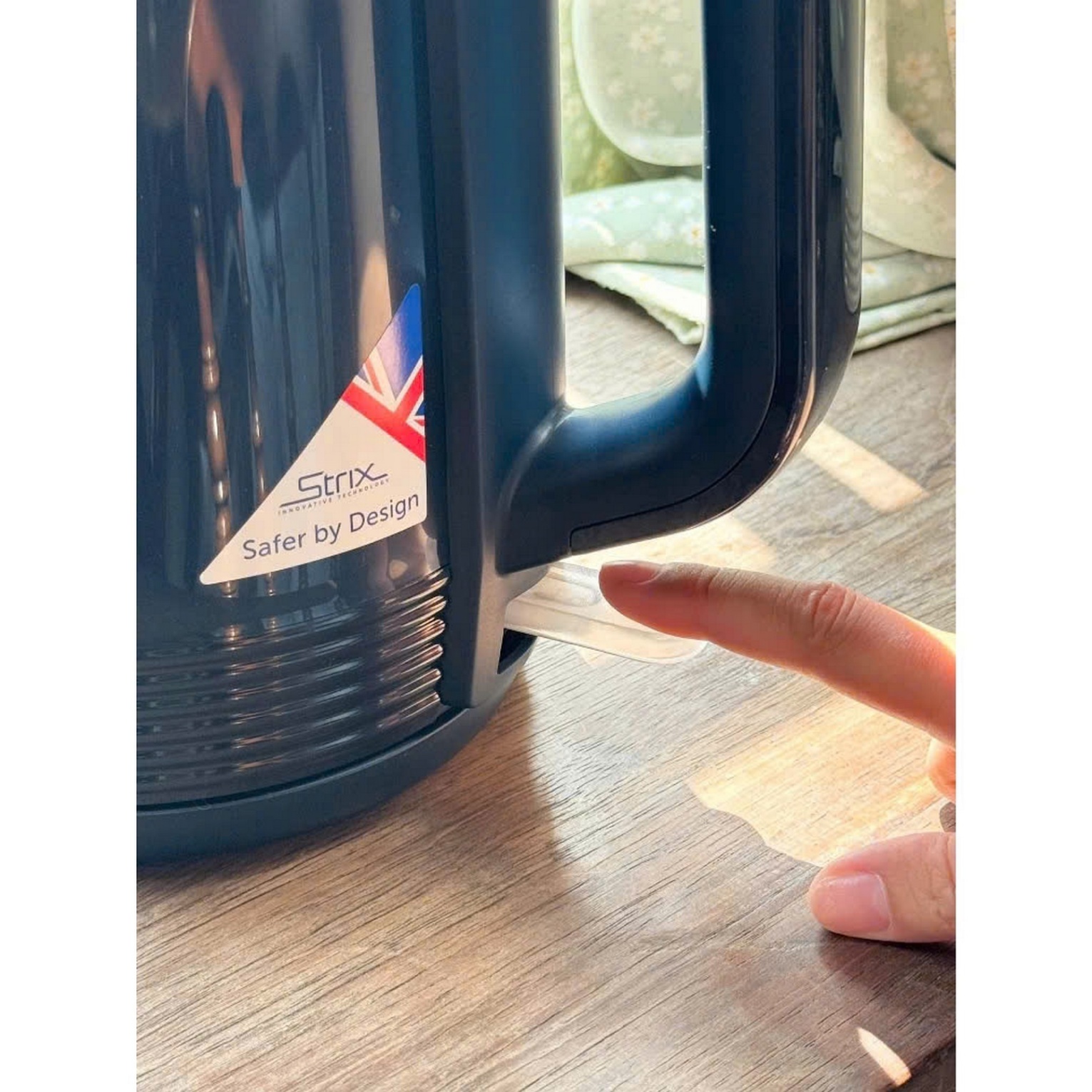 Ấm siêu tốc 2 lớp cool touch 1.5l Kaiyo , màu xanh navy