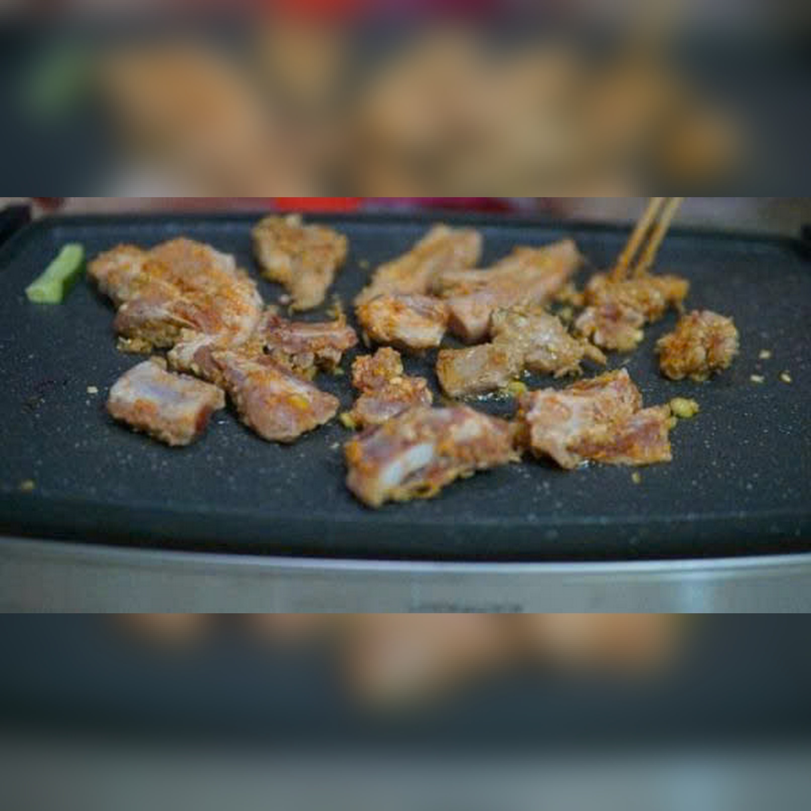 EJG211BLK -Vỉ nướng điện L&L DSA-4525, 580*92*335 mm, 220-240V, AC50-60HZ, 1800-2200W - Màu đen