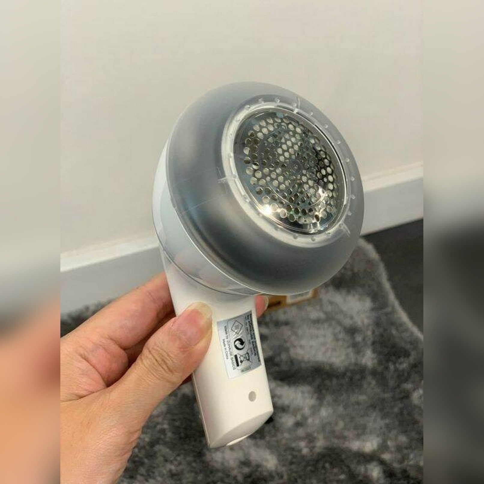 ZB75 - Máy cắt lông xù cầm tay, dùng cắt lông xù trên quần áo, sử dụng trong gia đình, công suất: 3W,dung tích 50ml, Hiệu Zuhause Basics. Mới 100%