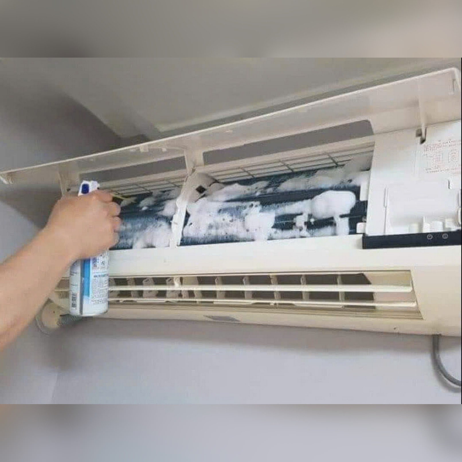 Chai xịt vệ sinh điều hòa