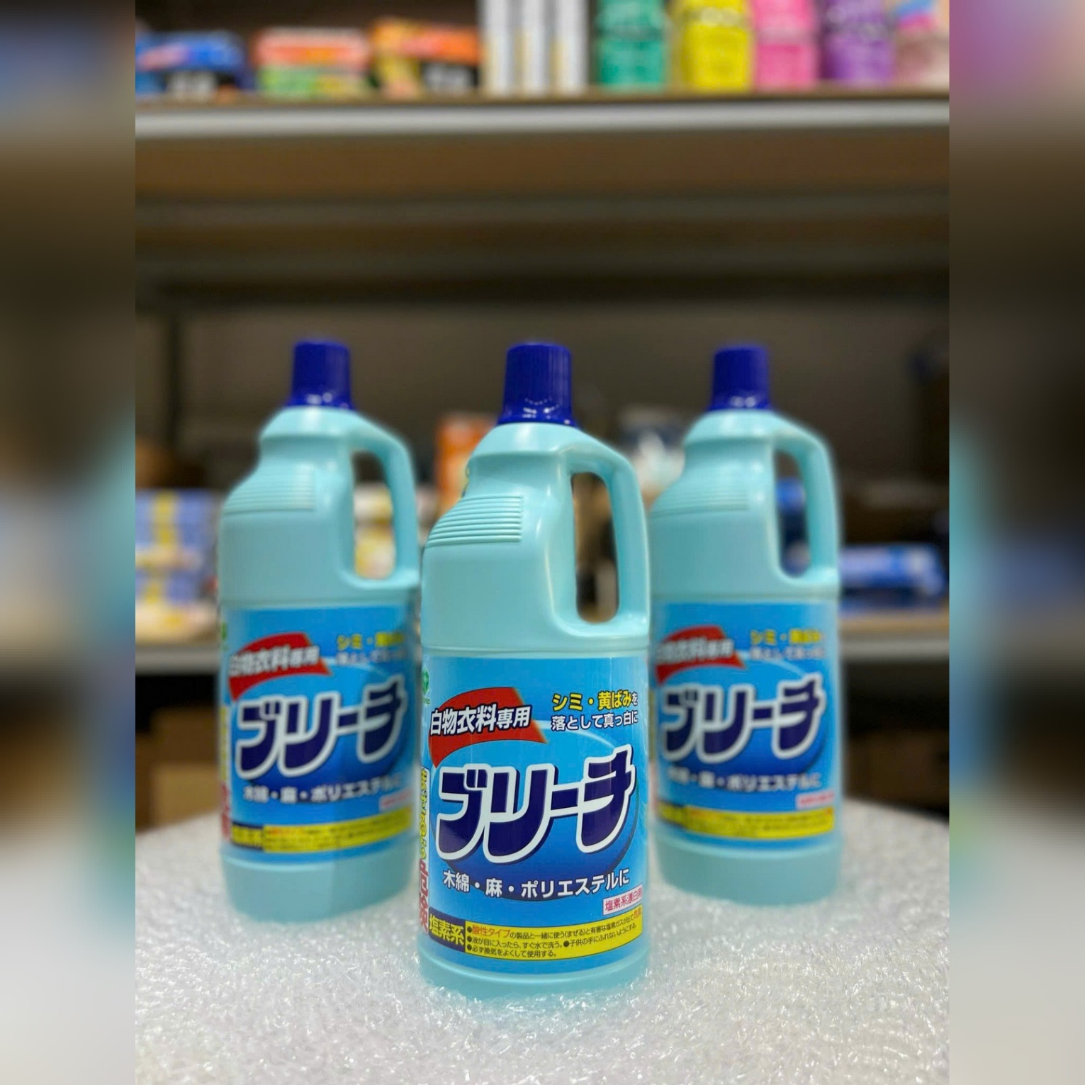 Nước tẩy trắng quần áo Chlorine 1500ml